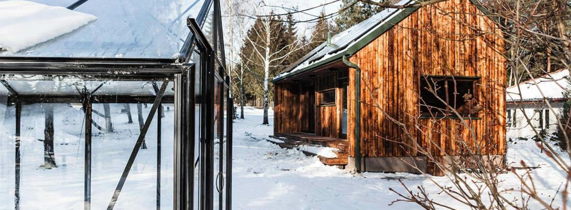 Jak dbać o szklarnię ogrodową zimą?